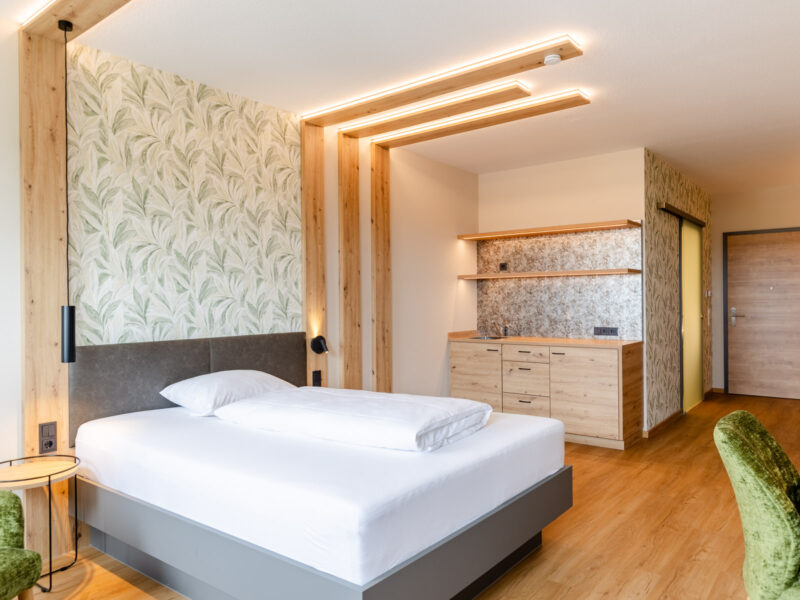 Einrichtung Apartment mit Bett, Küchennische